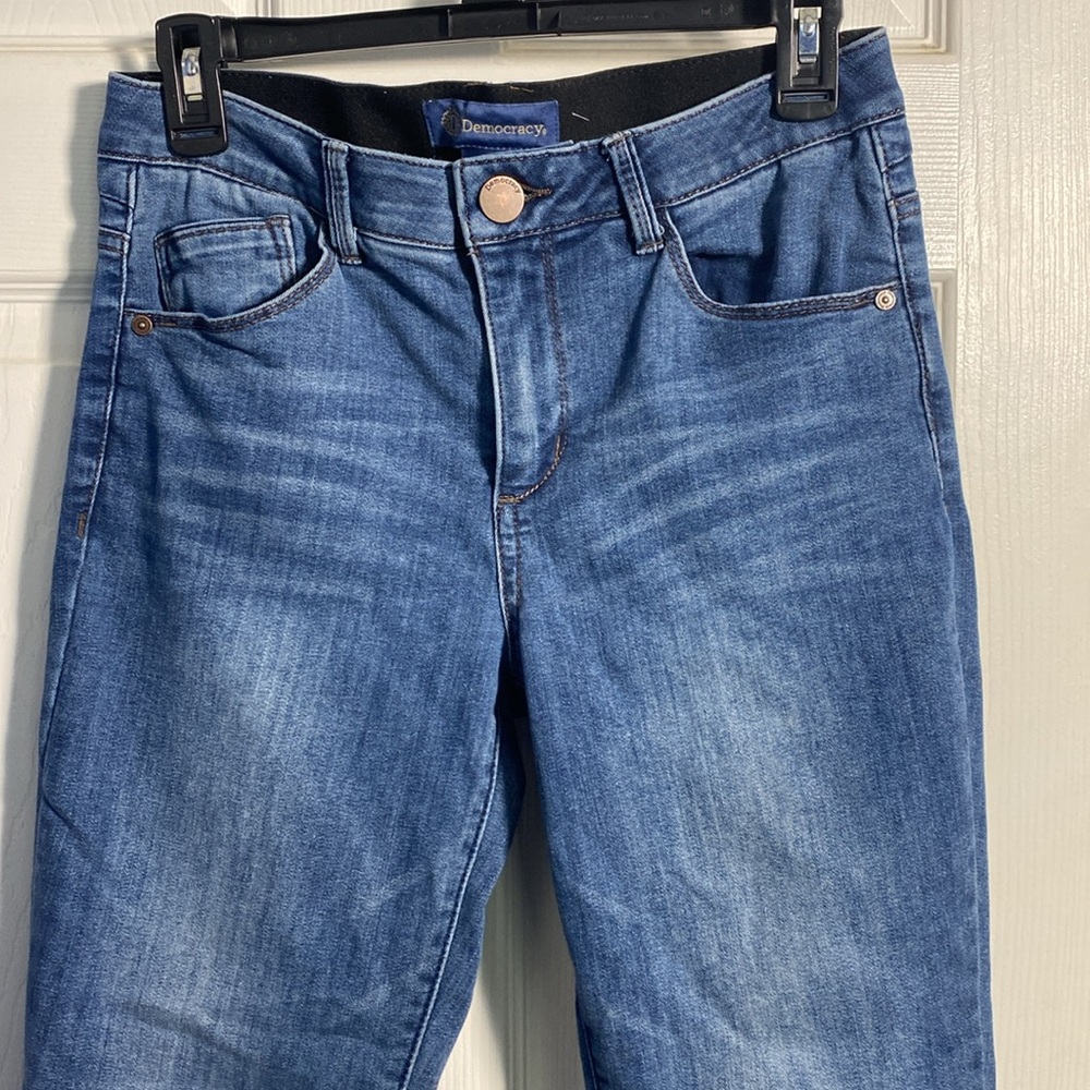 Democracy Blue Denim Stretch Raw Hem Cropped Women's Jeans Size 6